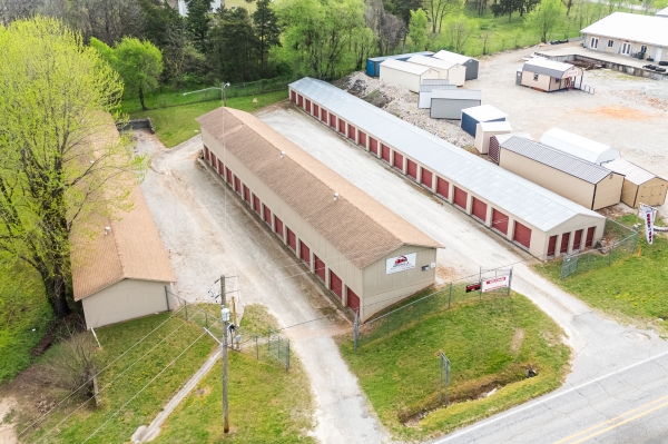 Facility photo: //images.sparefoot.com/medium/24453669ceec7363fb1.jpg