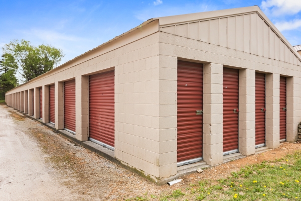 Facility photo: //images.sparefoot.com/medium/24453669ceece66b5b0.jpg