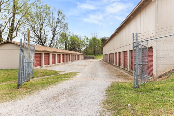 Facility photo: //images.sparefoot.com/medium/24453669ceed1c17a28.jpg