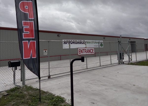 Facility photo: //images.sparefoot.com/medium/24453769fa73714c064.jpeg