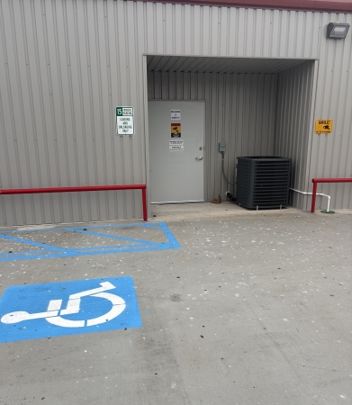 Facility photo: //images.sparefoot.com/medium/24453769fb68dd58643.jpeg
