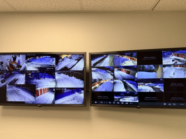 Facility photo: //images.sparefoot.com/medium/24454469ccdf89a90fb.jpg