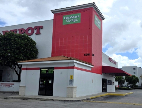 Facility photo: //images.sparefoot.com/medium/24454569da393c01d95.jpg