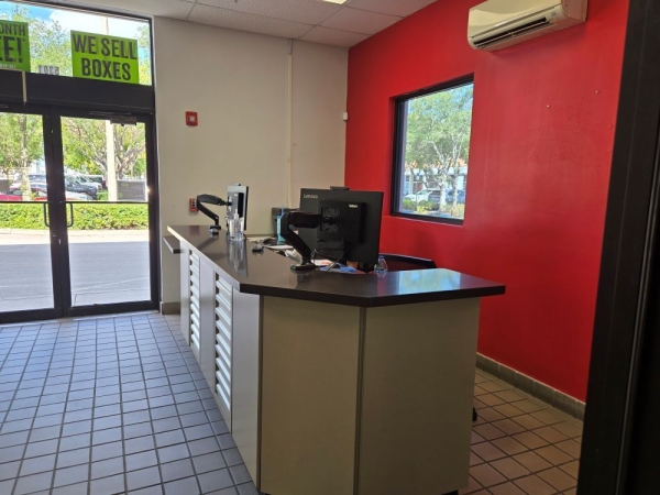 Facility photo: //images.sparefoot.com/medium/24454569fb11415fcd1.jpg
