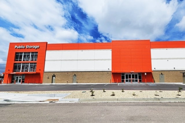 Facility photo: //images.sparefoot.com/medium/2445556a3d28f60c55b.jpg