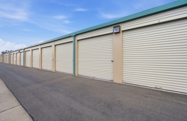 Facility photo: //images.sparefoot.com/medium/24456669e9480d5e735.jpg