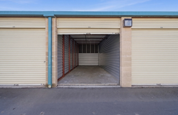 Facility photo: //images.sparefoot.com/medium/24456669e948315d06c.jpg
