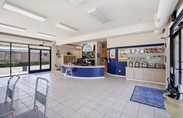 Facility photo: //images.sparefoot.com/medium/24456669e948439fb47.jpg