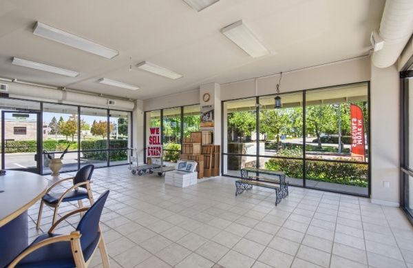 Facility photo: //images.sparefoot.com/medium/24456669e94847b183b.jpg