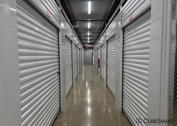 Facility photo: //images.sparefoot.com/medium/24458569dcbf0563244.jpg