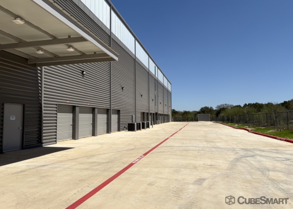 Facility photo: //images.sparefoot.com/medium/24458569dcbf0690371.jpg