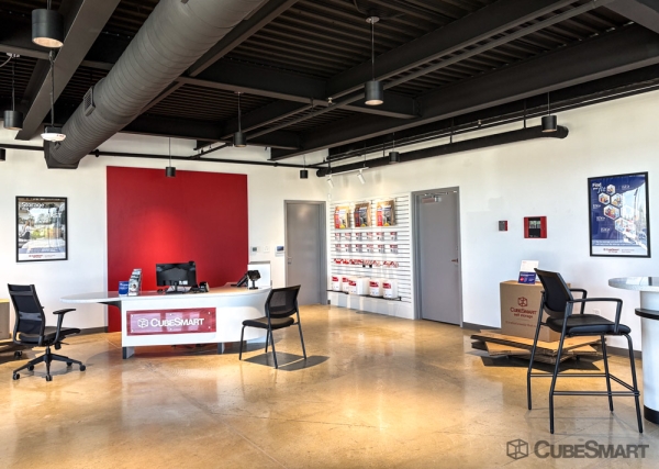 Facility photo: //images.sparefoot.com/medium/24458569de121073291.jpg
