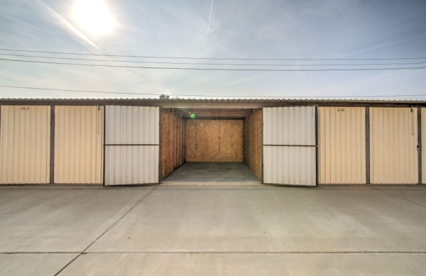 Facility photo: //images.sparefoot.com/medium/24460669f0fbdd16089.jpg