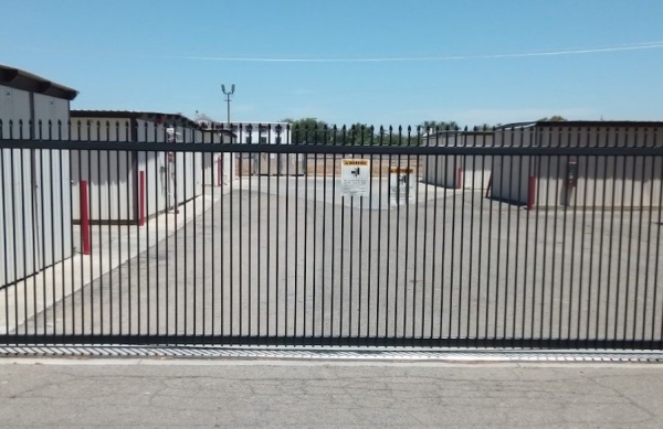 Facility photo: //images.sparefoot.com/medium/24460669f0fbf16824b.jpg