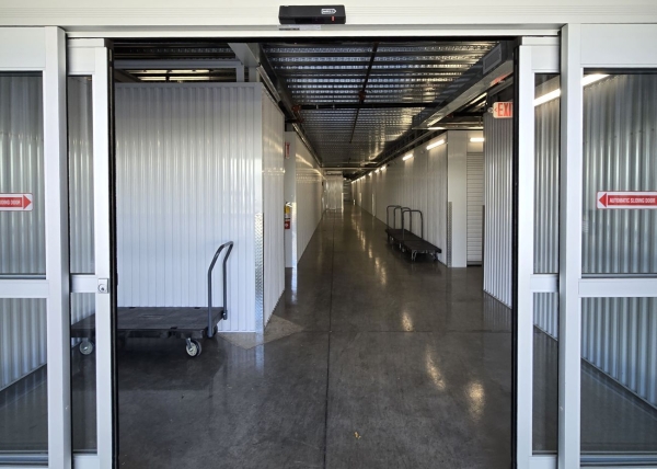 Facility photo: //images.sparefoot.com/medium/24462469ecae0d75eae.jpg