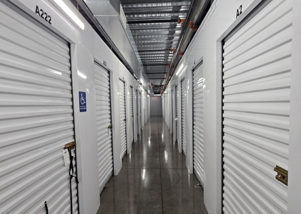 Facility photo: //images.sparefoot.com/medium/24462469ecae0e63f63.jpg