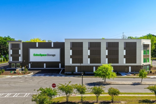 Facility photo: //images.sparefoot.com/medium/24462469ff231da83f8.jpg