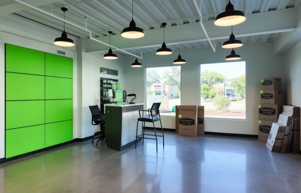 Facility photo: //images.sparefoot.com/medium/24462469ff231ee3ed5.jpg