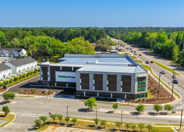 Facility photo: //images.sparefoot.com/medium/24462469ff232031340.jpg