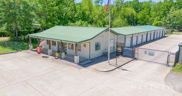 Facility photo: //images.sparefoot.com/medium/2446476a1b4411968a6.jpg