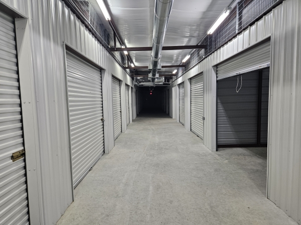 Facility photo: //images.sparefoot.com/medium/2446476a1b4427e729a.jpg