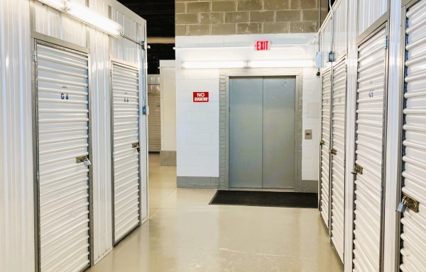 Facility photo: //images.sparefoot.com/medium/24465469cd7725e572c.jpg