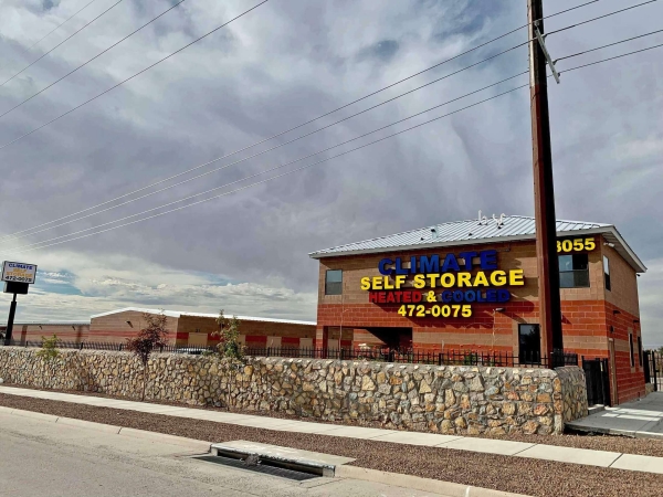 Facility photo: //images.sparefoot.com/medium/24465869f28f86036e1.jpg