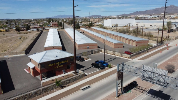 Facility photo: //images.sparefoot.com/medium/24465869f28f874eb7f.jpg