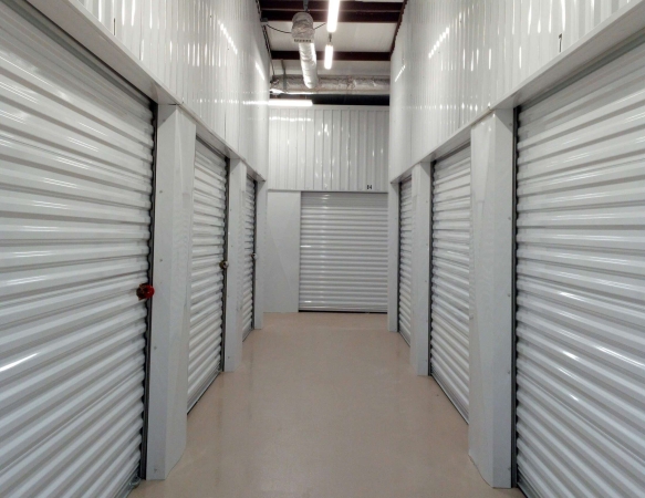 Facility photo: //images.sparefoot.com/medium/24465869f28f8894d1f.jpg