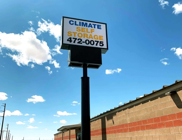 Facility photo: //images.sparefoot.com/medium/24465869f28f8e076fd.jpg