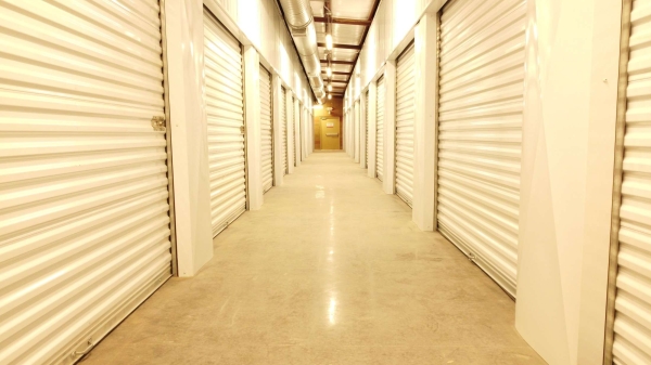 Facility photo: //images.sparefoot.com/medium/24465969f2916186a99.jpg
