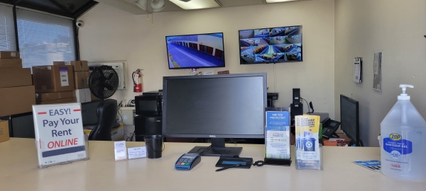 Facility photo: //images.sparefoot.com/medium/24467469d515dd7ff25.jpg