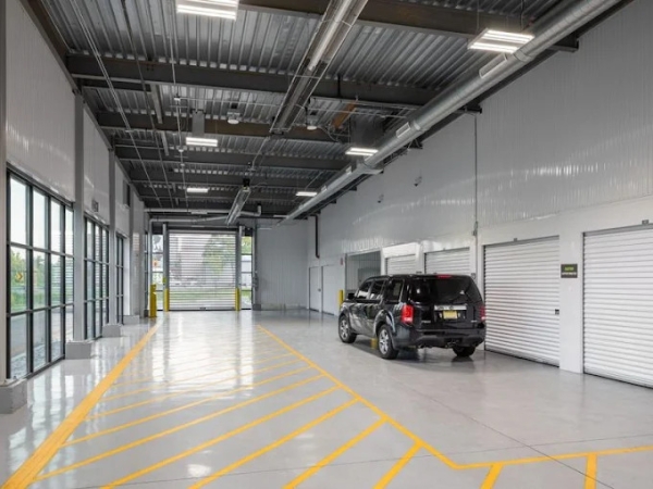 Facility photo: //images.sparefoot.com/medium/24469669c534322e1d0.jpg