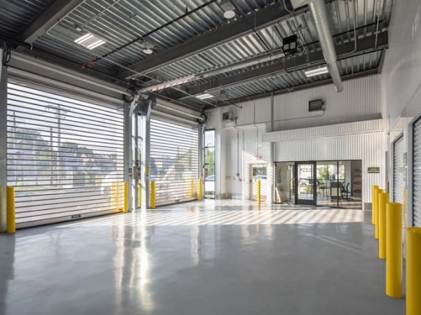 Facility photo: //images.sparefoot.com/medium/24469669c534380ed03.jpg