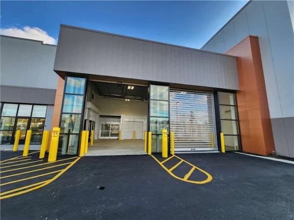 Facility photo: //images.sparefoot.com/medium/24469669c5343e7b537.jpg