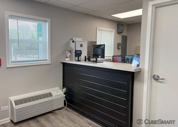 Facility photo: //images.sparefoot.com/medium/24469869e7255a0387c.jpg