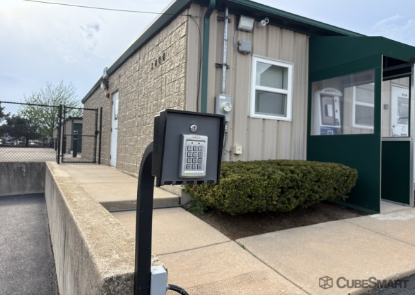 Facility photo: //images.sparefoot.com/medium/24469869e7255e28c5b.jpg