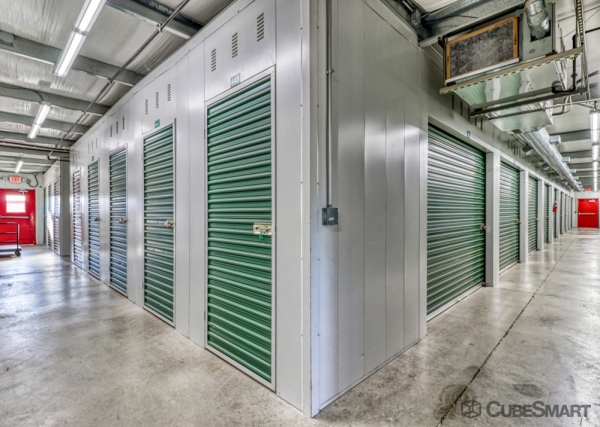 Facility photo: //images.sparefoot.com/medium/24472369fc450468bc4.jpg