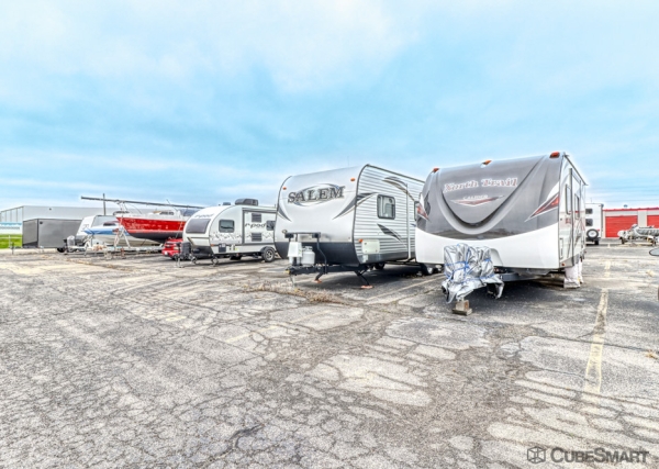 Facility photo: //images.sparefoot.com/medium/24472569f6f9f28eb07.jpg