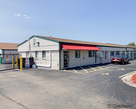 Facility photo: //images.sparefoot.com/medium/24473069de0568460cc.jpg