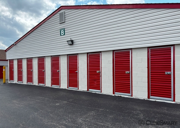Facility photo: //images.sparefoot.com/medium/2447306a1005ee9e3bf.jpg