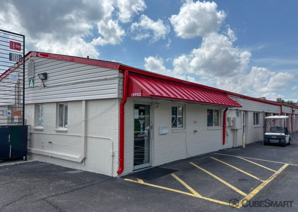 Facility photo: //images.sparefoot.com/medium/2447306a1961761f371.jpg