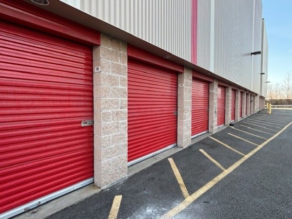 Facility photo: //images.sparefoot.com/medium/24473169c6724d28f1f.jpg