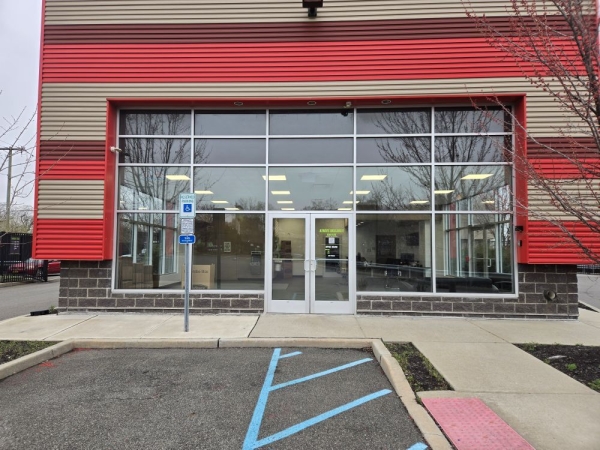 Facility photo: //images.sparefoot.com/medium/24473169d6453b701a7.jpg