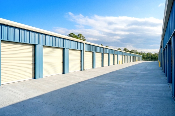 Facility photo: //images.sparefoot.com/medium/24475369cbc2170f780.jpg