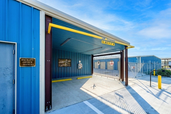 Facility photo: //images.sparefoot.com/medium/24475369cbc219922f9.jpg