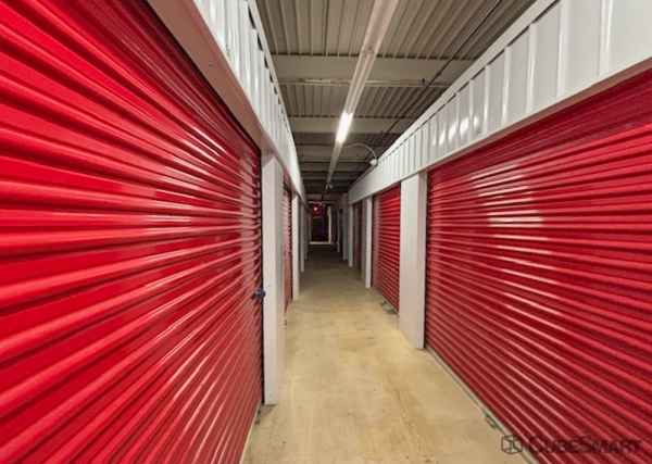 Facility photo: //images.sparefoot.com/medium/24475469dcb2106f9d4.jpg