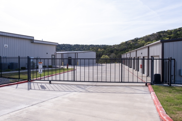 Facility photo: //images.sparefoot.com/medium/2447586a246f37a61ad.jpg
