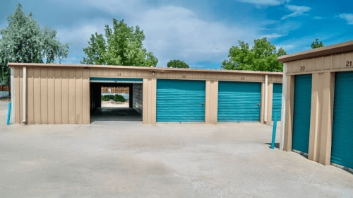 Facility photo: //images.sparefoot.com/medium/24476369cd247261ff6.png