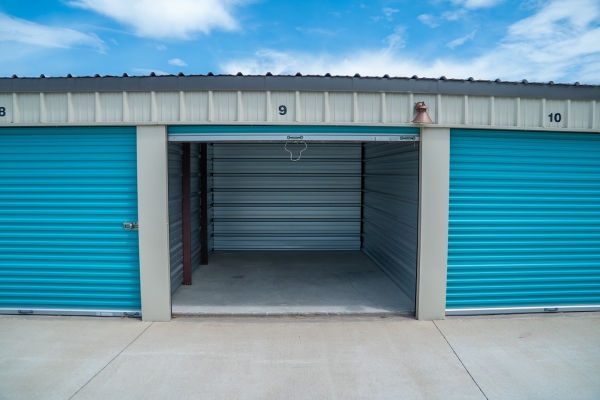 Facility photo: //images.sparefoot.com/medium/24476369cd2473315b7.jpg